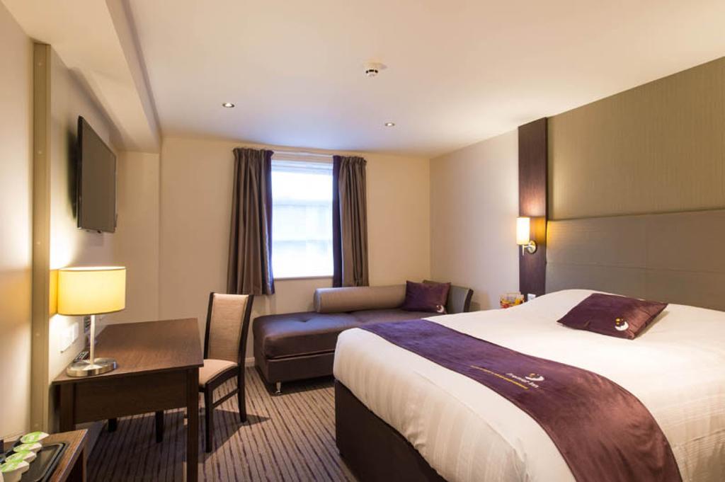 Premier Inn Falkirk - Larbert Экстерьер фото