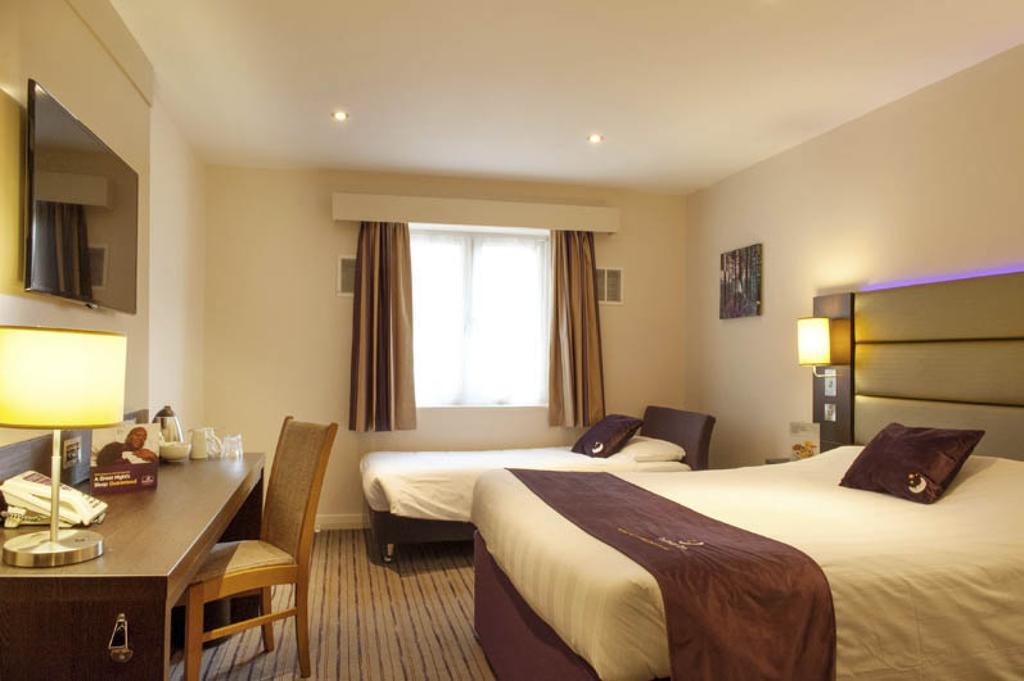 Premier Inn Falkirk - Larbert Экстерьер фото