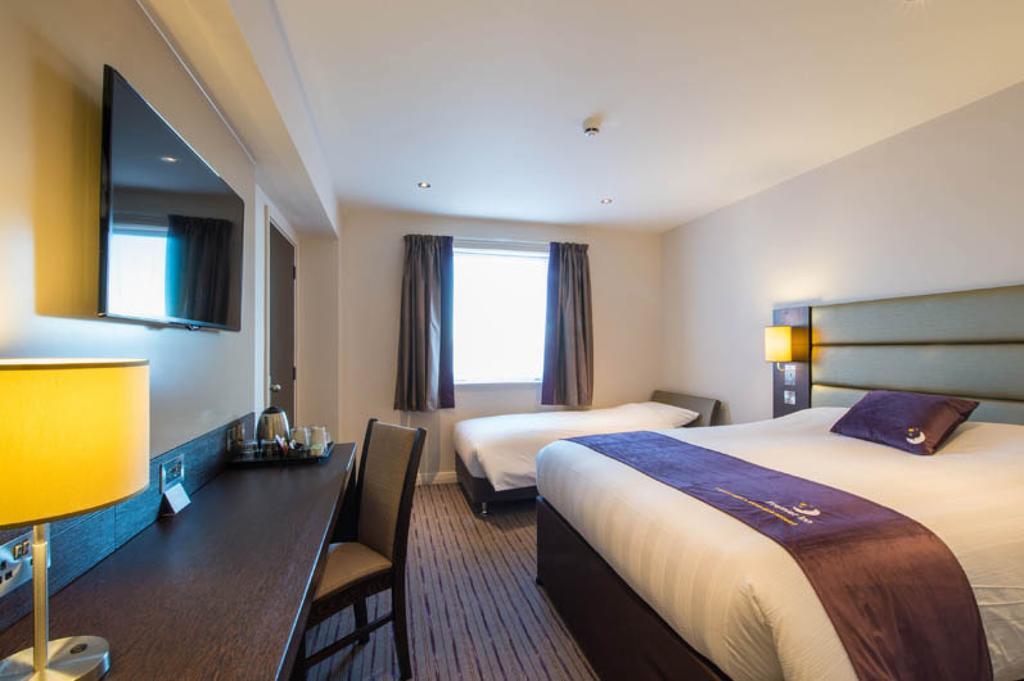 Premier Inn Falkirk - Larbert Экстерьер фото