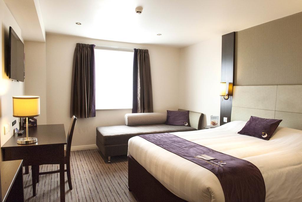 Premier Inn Falkirk - Larbert Экстерьер фото