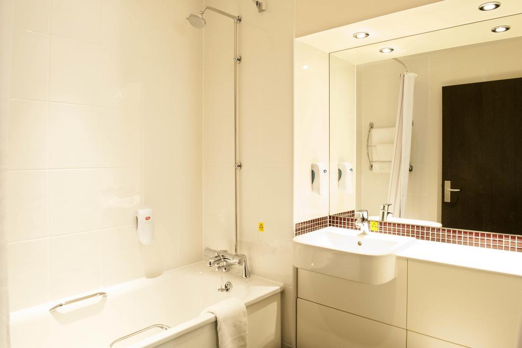 Premier Inn Falkirk - Larbert Экстерьер фото