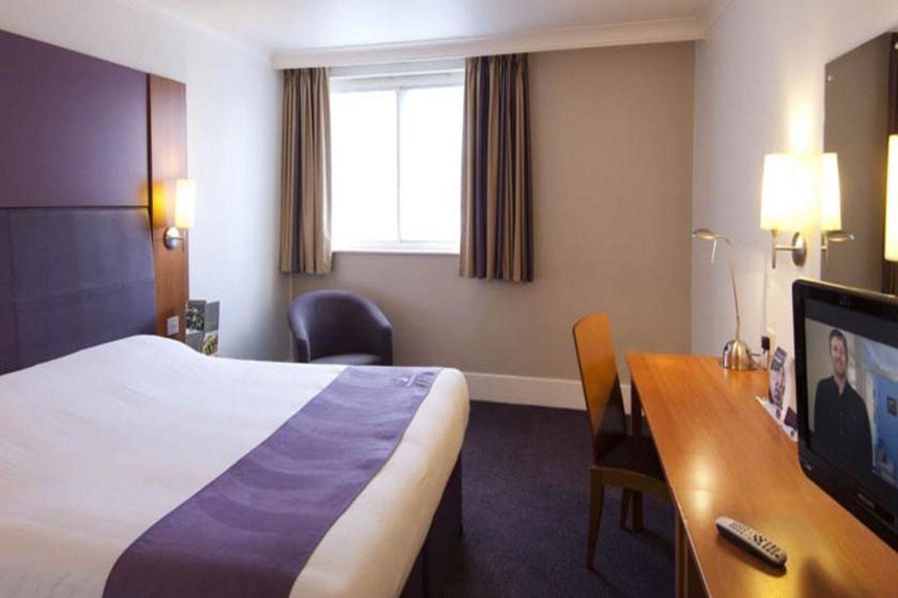 Premier Inn Falkirk - Larbert Экстерьер фото